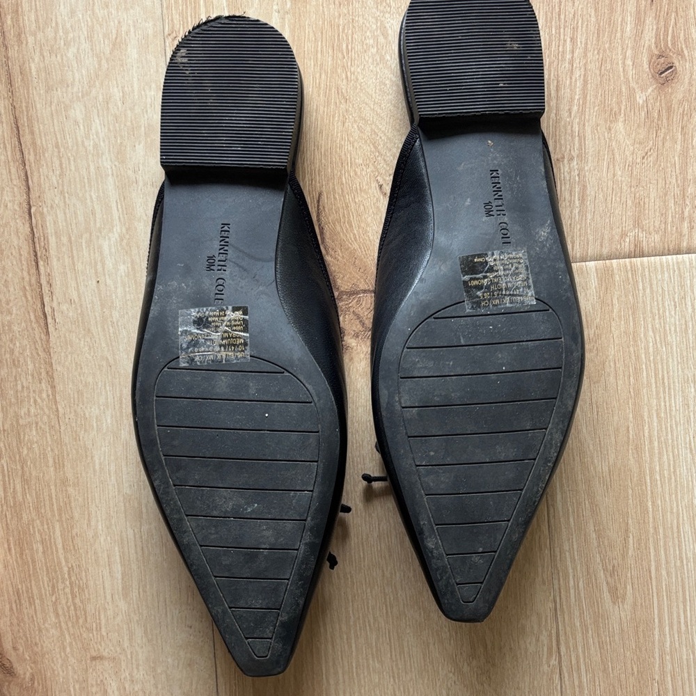 Kenneth Cole Black Pointed Bow Mule Flats - Picture 3 of 5